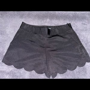 Express Scalloped Shorts, black, size 00